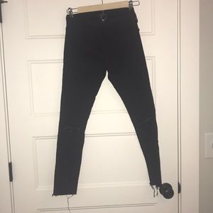 BLACK RIPPED PANTS